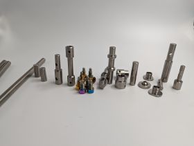 Titanbearbeitung Titanteile titanium parts Titanschrauben